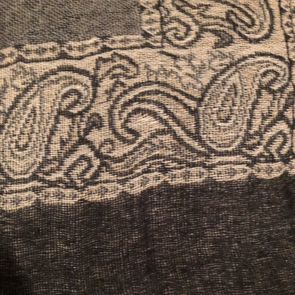 Greyscale Pashmina - Picture 4 of 4